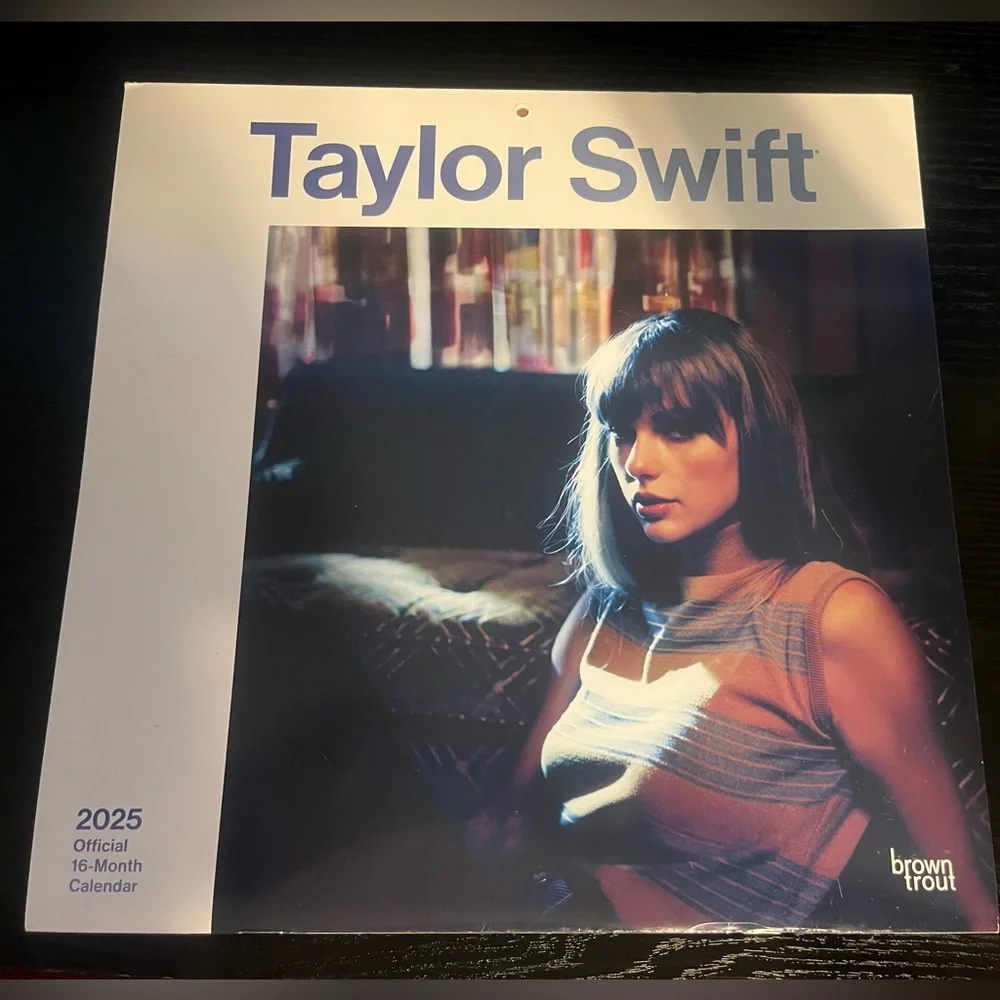 Official 16-month calendar